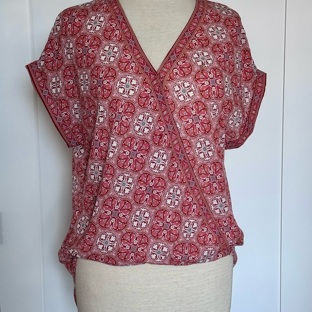 Women’s Max Studio Geometric Print V-Neck Blouse - size S - Picture 3 of 11